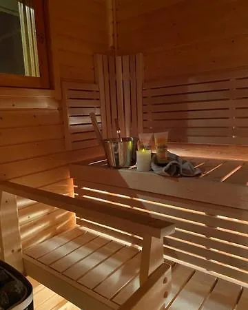 Lomanaamanka Naava-hirsimökki